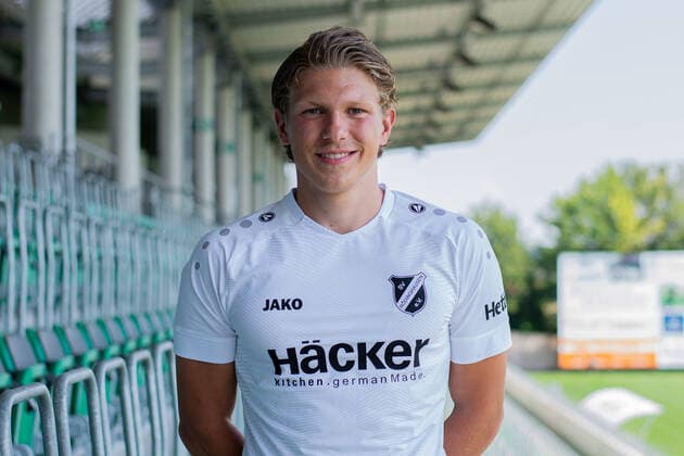10.08.2020 - Fußball, Regionalliga West, 2020 2021, Porträttermin SV Rödinghausen: Jonathan Riemer. Rödinghausen Nordrhein-Westfalen Deutschland Häcker Wiehenstadion