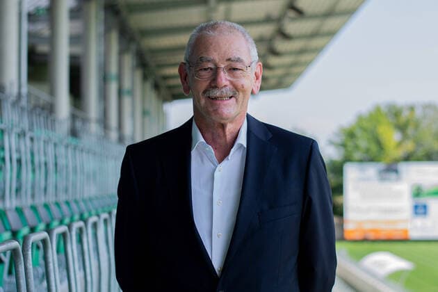 10.08.2020 - Fußball, Regionalliga West, 2020 2021, Porträttermin SV Rödinghausen: Ernst-Wilhelm Vortmeyer (Bürgermeister). Rödinghausen Nordrhein-Westfalen Deutschland Häcker Wiehenstadion