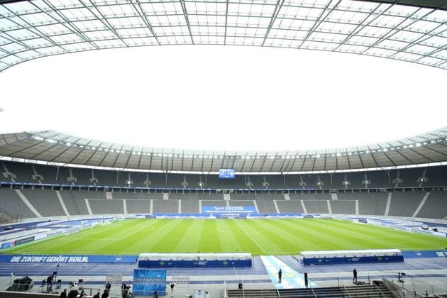 leeres Olympiastadion Sportstätte Übersicht ohne Zuschauer, leere Sitze Ränge feature Geisterspiel Corona Fußball Fussball DFL Bundesliga Herren Saison 2019 2020 20.06.2020 Hertha BSC Berlin DFL regulations prohibit any use of photographs as image sequences and or quasi-video.