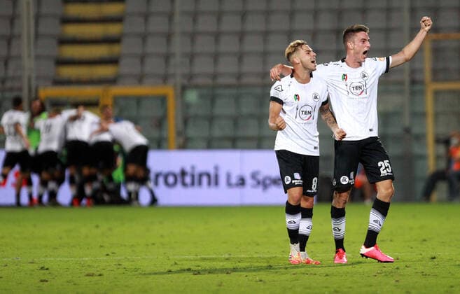 Photo LaPresse - Tano Pecoraro 11 August 2020 City La Spezia - (Italy) Soccer Spezia vs Chievo Italian Football Championship League BKT 2019 2020 - "Alberto Picco" Stadium in the pic: maggiore giulio e ricci esultano dopo il gol di nzola  Copyright: xTanoxPecoraro LaPresse LaPresse x