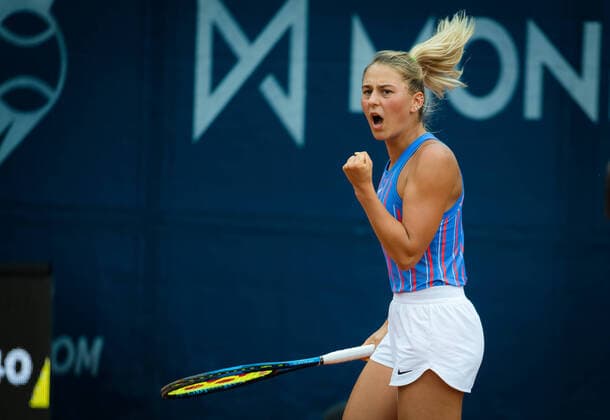 August 11, 2020, Prague, CZECH REPUBLIC: Marta Kostyuk of Ukraine in action during the first round against Camila Giorgi of Italy at the 2020 Prague Open WTA, Tennis Damen International tennis tournament Prague CZECH REPUBLIC - ZUMAa181 20200811_zaa_a181_172 Copyright: xRobxPrangex