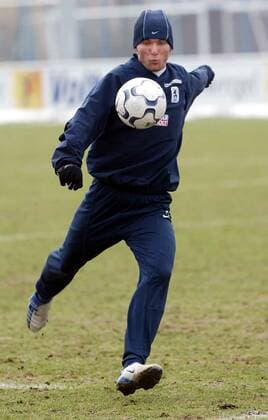 Benjamin Lauth in Aktion mit Ball. 13.02.2004, Vereinsgelaende des TSV 1860 Muenchen. Training beim TSV 1860 Muenchen.: Benjamin Lauth in Aktion mit Ball. , TE130204TSV15.jpg, Muenchen Bayern Germany *** Benjamin Lauth in action with ball 13 02 2004, club grounds of TSV 1860 Muenchen Training at TSV 1860 Muenchen Benjamin Lauth in action with ball, TE130204TSV15 jpg, Muenchen Bayern Germany , Copyright: xThomasxExlerx