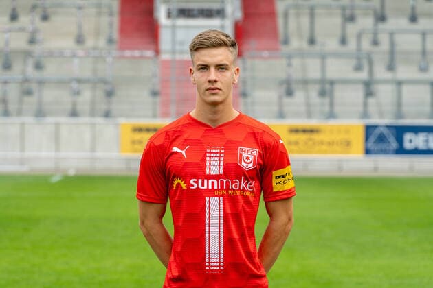 Laurenz Dehl (HFC); HFC Hallescher Fussballclub e.V; 3.Liga, Porträttermin 2020 2021, Halle Saale Sachsen-Anhalt Deutschland