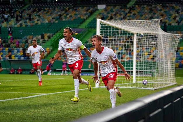 Bilder des Jahres 2020, Sport 08 August Sport Themen der Woche KW33 Sport Bilder des Tages RB LEIPZIG - ATLETICO MADRID, Football UEFA Champions League Lisbon, Portugal, 13th August 2020, Torjubel: Dani Olmo (RBL), Yussuf Poulsen (RBL) in the quarterfinal UEFA Champions League match final tournament RB LEIPZIG - ATLETICO MADRID in Season 2019 2020. Photographer: Peter Schatz Pool - UEFA REGULATIONS PROHIBIT ANY USE OF PHOTOGRAPHS as IMAGE SEQUENCES and or QUASI-VIDEO - National and international News-Agencies OUT Editorial Use ONLY Lisbon Portugal *** RB LEIPZIG ATLETICO MADRID, Football UEFA Champions League Lisbon, Portugal, 13th August 2020, goal celebration Dani Olmo RBL , Yussuf Poulsen RBL in the quarterfinal UEFA Champions League match final tournament RB LEIPZIG ATLETICO MADRID in Season 2019 2020 Photographer Peter Schatz Pool UEFA REGULATIONS PROHIBIT ANY USE OF PHOTOGRAPHS as IMAGE SEQUENCES and or QUASI VIDEO National and international News Agencies OUT Editorial Use ONLY Lisbon Portugal Poolfoto Peter Schatz Pool ,EDITORIAL USE ONLY