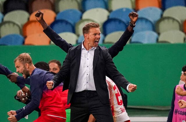 RB LEIPZIG - ATLETICO MADRID, Football UEFA Champions League Lisbon, Portugal, 13th August 2020, Schlussjubel: Trainer Julian Nagelsmann (RBL) mit Team in the quarterfinal UEFA Champions League match final tournament RB LEIPZIG - ATLETICO MADRID in Season 2019 2020. Photographer: Peter Schatz Pool - UEFA REGULATIONS PROHIBIT ANY USE OF PHOTOGRAPHS as IMAGE SEQUENCES and or QUASI-VIDEO - National and international News-Agencies OUT Editorial Use ONLY Lisbon Portugal