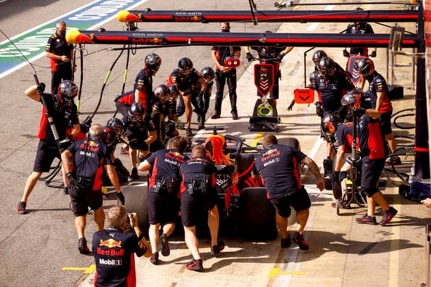 Motorsports: FIA Formula One World Championship, WM, Weltmeisterschaft 2020, Grand Prix of Spain, Mechanic of Aston Martin Red Bull Racing during pit stop practice Barcelona Spain