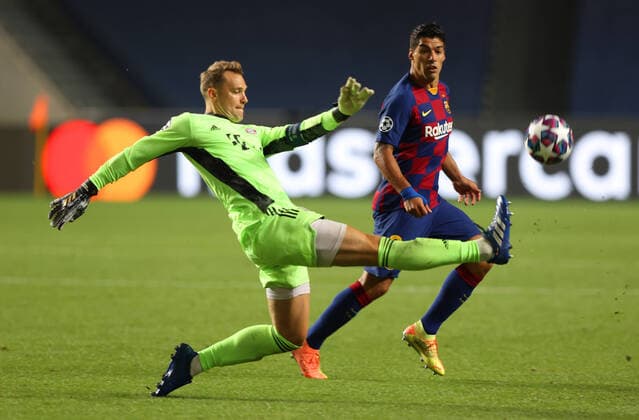 FOOTBALL : FC Barcelone vs Bayern Munich - 1 4 - Phase finale - UEFA Ligue des Champions - Final 8 - Lisbonne - 14 08 2020 LISBON, PORTUGAL - AUGUST 14: Manuel Neuer of FC Bayern Munich is challenged by Luis Suarez of FC Barcelona, Barca during the UEFA Champions League Quarter Final match between Barcelona and Bayern Munich at Estadio do Lisboa e Benfica on August 14, 2020 in Lisbon, Portugal. Lisbonne Portugal
