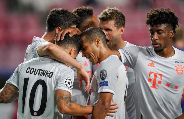 Sport Bilder des Tages FC BAYERN MUENCHEN - FC Barcelona, Barca , Football UEFA Champions League Lisbon, Lissabon, Portugal, 14th August 2020. Torjubel: Philippe Coutinho (Muenchen), Thiago (Muenchen), Thomas Mueller (Muenchen), Kingsley Coman (Muenchen) in the quarterfinal UEFA Champions League match final tournament FC BAYERN MUENCHEN - FC BARCELONA in Season 2019 2020, FCB, Munich, Barca Photographer: Peter Schatz Pool - UEFA REGULATIONS PROHIBIT ANY USE OF PHOTOGRAPHS as IMAGE SEQUENCES and or QUASI-VIDEO - National and international News-Agencies OUT Editorial Use ONLY Lisbon Estadio da Luz de Benfica Portugal