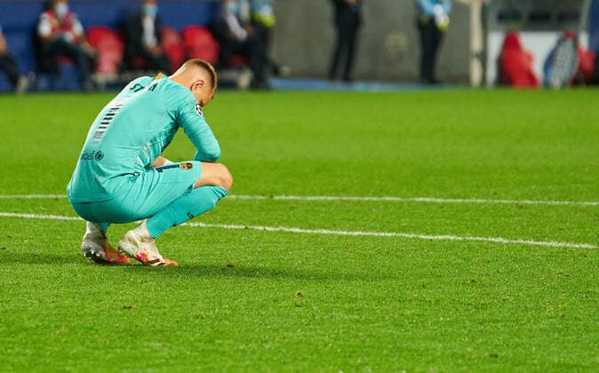 FC BAYERN MUENCHEN - FC Barcelona, Barca 8-2 , Football UEFA Champions League Lisbon, Lissabon, Portugal, 14th August 2020. Marc-Andre TER STEGEN, Barca 1 sad after 8-2 goal Philippe COUTINHO, FCB 10 in the quarterfinal UEFA Champions League match final tournament FC BAYERN MUENCHEN - FC BARCELONA 8-2 in Season 2019 2020, FCB, Munich, Barca Photographer: Peter Schatz Pool - UEFA REGULATIONS PROHIBIT ANY USE OF PHOTOGRAPHS as IMAGE SEQUENCES and or QUASI-VIDEO - National and international News-Agencies OUT Editorial Use ONLY Lisbon Estadio da Luz de Benfica Portugal