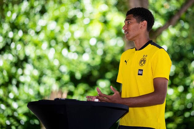 Fußball: Saison 2020 2021, Trainingslager von Borussia Dortmund am 15.08.2020 in Bad Ragaz (Schweiz). Jude Bellingham spricht während der Medienrunde zu den Journalisten. Copyright: xNoahxWedelx