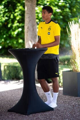 Fußball: Saison 2020 2021, Trainingslager von Borussia Dortmund am 15.08.2020 in Bad Ragaz (Schweiz). Jude Bellingham spricht während der Medienrunde zu den Journalisten. Copyright: xNoahxWedelx