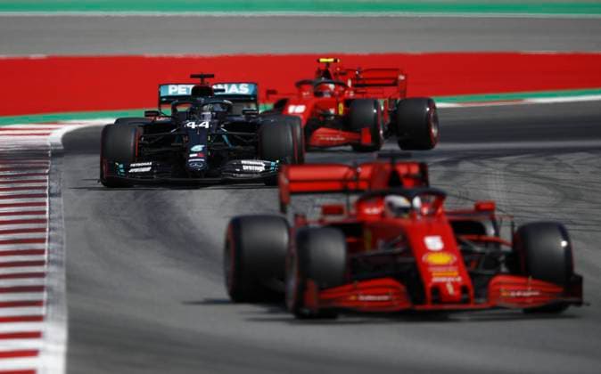 Sport Bilder des Tages Motorsports: FIA Formula One World Championship, WM, Weltmeisterschaft 2020, Grand Prix of Spain Motorsports: FIA Formula One World Championship 2020, Grand Prix of Spain, 5 Sebastian Vettel (GER, Scuderia Ferrari Mission Winnow), 44 Lewis Hamilton (GBR, Mercedes-AMG Petronas Formula One Team), 16 Charles Leclerc (MCO, Scuderia Ferrari Mission Winnow),