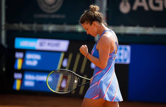 August 15, 2020, Prague, CZECH REPUBLIC: Simona Halep of Romania celebrates during her semi-final match at the 2020 Prague Open WTA, Tennis Damen International tennis tournament against Irina-Camelia Begu of Romania Prague CZECH REPUBLIC - ZUMAa181 20200815_zaa_a181_134 Copyright: xRobxPrangex