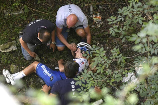Photo LaPresse - Fabio Ferrari August 15, 2020 Bergamo (Italy) Cycling 114& xb0; Il Lombardia - Da Bergamo a Como - 231 km In the pic: Remco Evenepoel fall  Copyright: xFabioxFerrari LaPresse 114& xb0;x