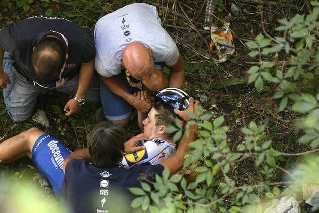 Photo LaPresse - Fabio Ferrari August 15, 2020 Bergamo (Italy) Cycling 114& xb0; Il Lombardia - Da Bergamo a Como - 231 km In the pic: Remco Evenepoel fall  Copyright: xFabioxFerrari LaPresse 114& xb0;x