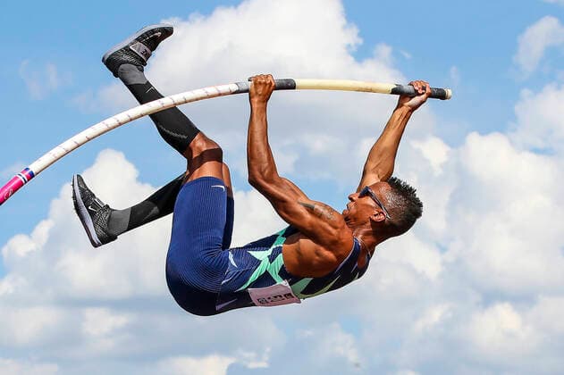 Bilder des Jahres 2020, Sport 08 August Sport Themen der Woche KW33 Sport Bilder des Tages True Athletes Classics; Leverkusen, 16.08.2020 Raphael Holzdeppe (LAZ Zweibruecken); True Athletes Classics am 16.08.2020 im Manforter Stadion, Leverkusen (Nordrhein-Westfalen). *** True Athletes Classics Leverkusen, 16 08 2020 Raphael Holzdeppe LAZ Zweibruecken True Athletes Classics on 16 08 2020 at Manforter Stadium, Leverkusen North Rhine-Westphalia Copyright: xBEAUTIFULxSPORTS AxelxKohringx