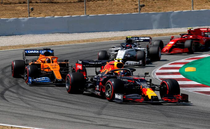 Motorsports: FIA Formula One World Championship, WM, Weltmeisterschaft 2020, Grand Prix of Spain, 23 Alexander Albon (THA, Aston Martin Red Bull Racing), 55 Carlos Sainz (ESP, McLaren F1 Team), Barcelona Spain