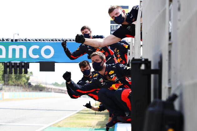 Motorsports: FIA Formula One World Championship, WM, Weltmeisterschaft 2020, Grand Prix of Spain Motorsports: FIA Formula One World Championship 2020, Grand Prix of Spain, Mechanic of Aston Martin Red Bull Racing