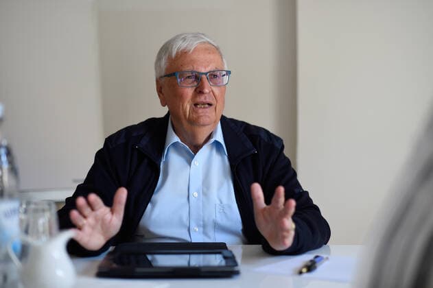 Interview mit Theo Zwanziger 30.03.2017 Diez x1x Affäre um die Fußball-WM 2006 - Interview mit dem ehemaligen DFB Präsidenten Theo Zwanziger in der Kanzlei seines Anwalts. Diez Diez Hessen Germany