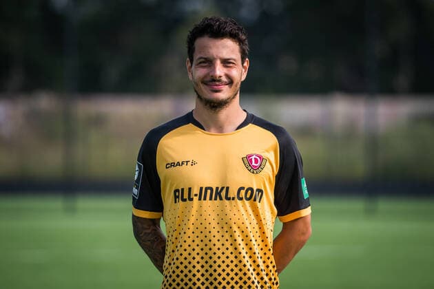 Philipp Hosiner; Porträtfotos der SG Dynamo Dresden; Fußball, Fussball, 3. Liga, Saison 2020 2021, Kopf, Kopffoto, Porträt, Portrait, AOK Plus Walter-Fritzsch-Akademie Dresden; 14. August 2020;