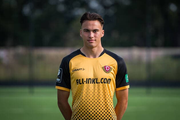 Simon Gollnack; Porträtfotos der SG Dynamo Dresden; Fußball, Fussball, 3. Liga, Saison 2020 2021, Kopf, Kopffoto, Porträt, Portrait, AOK Plus Walter-Fritzsch-Akademie Dresden; 14. August 2020;