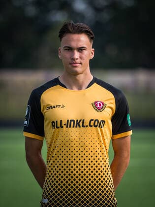 Simon Gollnack; Porträtfotos der SG Dynamo Dresden; Fußball, Fussball, 3. Liga, Saison 2020 2021, Kopf, Kopffoto, Porträt, Portrait, AOK Plus Walter-Fritzsch-Akademie Dresden; 14. August 2020;