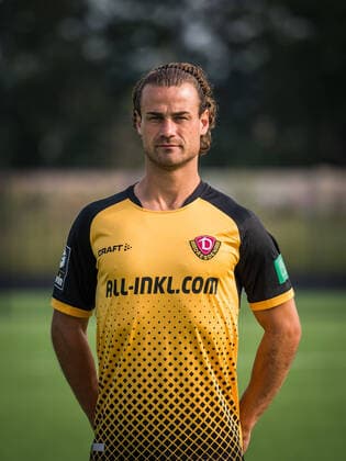 Yannick Stark; Porträtfotos der SG Dynamo Dresden; Fußball, Fussball, 3. Liga, Saison 2020 2021, Kopf, Kopffoto, Porträt, Portrait, AOK Plus Walter-Fritzsch-Akademie Dresden; 14. August 2020;