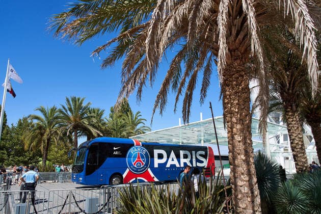 Preview images Football UEFA Champions League FC BAYERN MUENCHEN - OLYMPIC LYON, RB LEIPZIG - PARIS SG Lisbon, Lissabon, Portugal, 16th August 2020. Team bus of Paris in front of team hotel MYRIAD by SANA hotels with police guard and fans before the semifinal match UEFA Champions League, final tournament FC BAYERN MUENCHEN - OLYMPIC LYON, RB LEIPZIG - PARIS SG in Season 2019 2020 Photographer: Peter Schatz Pool , via Eibner-Pressefoto , via Eibner-Pressefoto - UEFA REGULATIONS PROHIBIT ANY USE OF PHOTOGRAPHS as IMAGE SEQUENCES and or QUASI-VIDEO - National and international News-Agencies OUT Editorial Use ONLY Lisbon Estadio da Luz de Benfica Portugal
