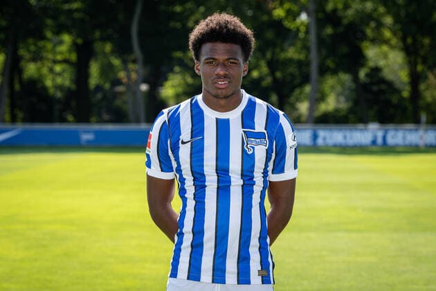 Fussball Berlin 17.08.2020 Saison 2020 2021 1. BL DFL Hertha BSC Berlin Porträttermin 2020 2021 Javairo Dilrosun (Hertha BSC, No.16)