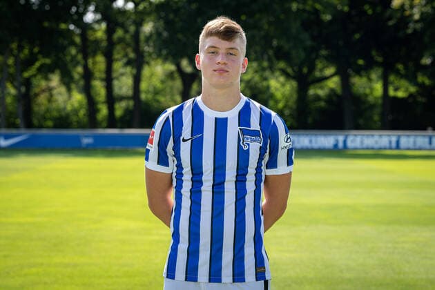 Fussball Berlin 17.08.2020 Saison 2020 2021 1. BL DFL Hertha BSC Berlin Porträttermin 2020 2021 Luca Netz (Hertha BSC, No.32)
