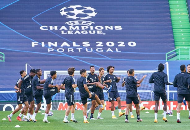 Preview images Football UEFA Champions League FC BAYERN MUENCHEN - OLYMPIQUE LYON Lisbon, Lissabon, Portugal, 18th August 2020. Warm-up with David ALABA, FCB 27 Serge GNABRY, FCB 22 Philippe COUTINHO, FCB 10 Jerome BOATENG (FCB 17) Joshua ZIRKZEE, FCB 35 Niklas SUELE, FCB 4 in the FCB training session in Estadio Jose Alvalade XXI, football stadium before the semifinal match UEFA Champions League, final tournament FC BAYERN MUENCHEN - OLYMPIQUE LYON in season 2019 2020, Photographer: Peter Schatz Pool - UEFA REGULATIONS PROHIBIT ANY USE OF PHOTOGRAPHS as IMAGE SEQUENCES and or QUASI-VIDEO - National and international News-Agencies OUT Editorial Use ONLY Lisbon Estadio Jose Alvalade XXI Portugal
