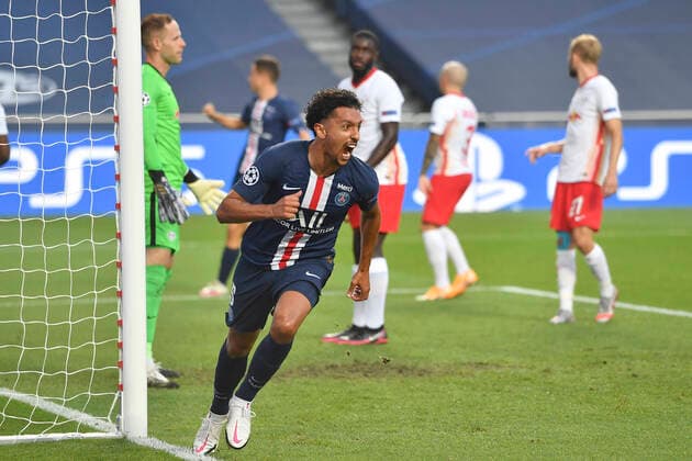 Sport Bilder des Tages Fussball Champions League Halbfinale RB Leipzig - Paris St. Germain Jubel MARQUINHOS (PSG) nach seinem Tor zum 0:1, hinten enttaeuschte Spieler von L, Fussball Champions League, Halbfinale, RB Leipzig (L) - Paris St. Germain (PSG), am 18.08.2020 im Estadio da Luz in Lissabon Portugal. FOTO: Frank Hoermann SVEN SIMON Pool NO use of any use photographs as image sequences and or quasi-video Editorial Use ONLY National and International News Agencies OUT Lissabon Estadio da Luz Portugal