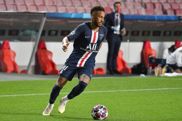 Fussball Champions League Halbfinale RB LEIPZIG - PARIS SAINT GERMAIN (PSG) 0-3 NEYMAR (PSG) , Aktion,Einzelaktion,Einzelbild, Freisteller,Ganzkoerperaufnahme,ganze Figur. Fussball Champions League, Halbfinale, RB LEIPZIG (L)- PARIS SAINT GERMAIN (PSG) 0-3 am 18.08.2020 in Lissabon Portugal,Estadio da Luz. FOTO: Frank Hoermann SVEN SIMON Pool NO use of any use photographs as image sequences and or quasi-video Editorial Use ONLY National and International News Agencies OUT Lissabon Estadio da Luz Portugal