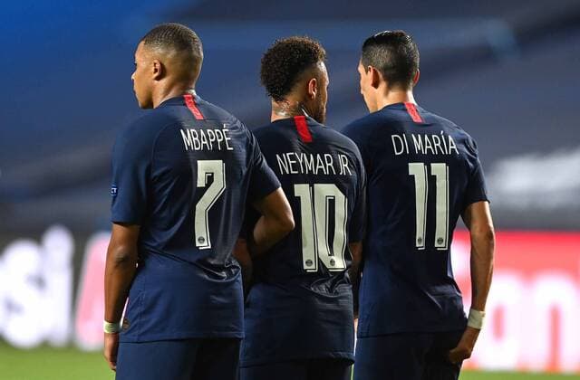 FOOTBALL : RB Leipzig vs Paris Saint Germain - 1 2 - Phase finale - UEFA Ligue des Champions - Final 8 - Lisbonne - 18 08 2020 LISBON, PORTUGAL - AUGUST 18: Kylian Mbappe, Neymar and Angel Di Maria of Paris Saint-Germain create a wall during the UEFA Champions League Semi Final match between RB Leipzig and Paris Saint-Germain F.C at Estadio do Lisboa e Benfica on August 18, 2020 in Lisbon, Portugal. (Photo by Michael Regan - UEFA UEFA via Getty Images) Lisbonne Portugal