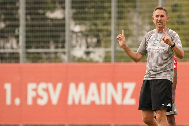 ACHIM BEIERLORZER TRAINING 1. FSV MAINZ 05 MAINZ