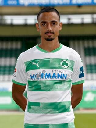 SpVgg Spielvereinigung Greuther Fürth ( Kleeblatt ) - Saison 2020 2021 - Fototermin Porträttermin - - Kenny Prince Redondo (27, SpVgg Greuther Fürth ) Einzelbild Einzelfoto Portrait Porträt Kopfbild
