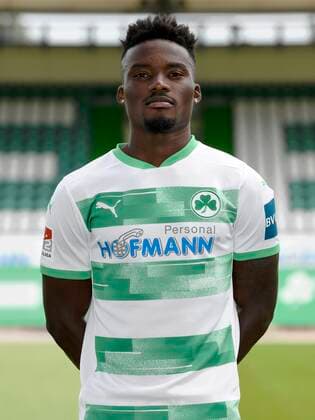 SpVgg Spielvereinigung Greuther Fürth ( Kleeblatt ) - Saison 2020 2021 - Fototermin Porträttermin - - Hans Nunoo Sarpei (14, SpVgg Greuther Fürth ) Einzelbild Einzelfoto Portrait Porträt Kopfbild