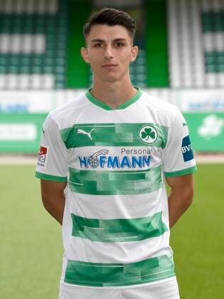SpVgg Spielvereinigung Greuther Fürth ( Kleeblatt ) - Saison 2020 2021 - Fototermin Porträttermin - - Mert Yusuf Torlak (39, SpVgg Greuther Fürth ) Einzelbild Einzelfoto Portrait Porträt Kopfbild