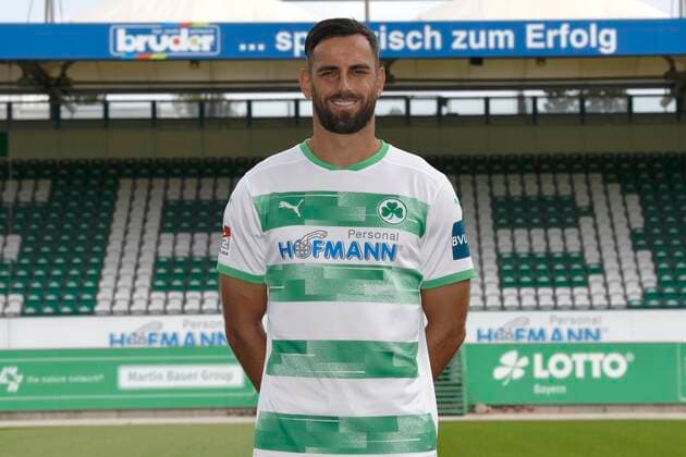 SpVgg Spielvereinigung Greuther Fürth ( Kleeblatt ) - Saison 2020 2021 - Fototermin Porträttermin - - Mergim Mavraj (5, SpVgg Greuther Fürth ) Einzelbild Einzelfoto Portrait Porträt Kopfbild