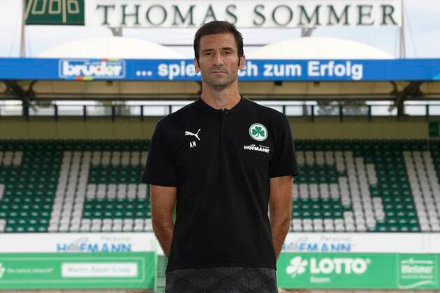 SpVgg Spielvereinigung Greuther Fürth ( Kleeblatt ) - Saison 2020 2021 - Fototermin Porträttermin - - Andre Mijatovic (Co-Trainer SpVgg Greuther Fürth ) Einzelbild Einzelfoto Portrait Porträt Kopfbild