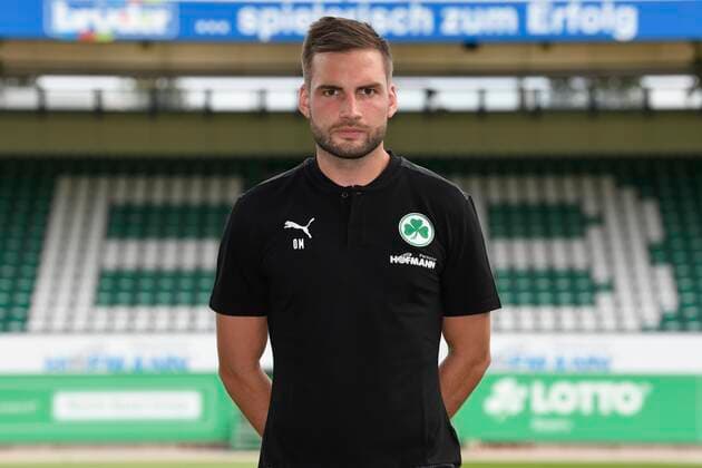SpVgg Spielvereinigung Greuther Fürth ( Kleeblatt ) - Saison 2020 2021 - Fototermin Porträttermin - - Ole Marschall ( Analyse Scoutin SpVgg Greuther Fürth ) Einzelbild Einzelfoto Portrait Porträt Kopfbild