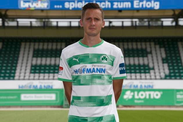 SpVgg Spielvereinigung Greuther Fürth ( Kleeblatt ) - Saison 2020 2021 - Fototermin Porträttermin - - Paul Seguin (33, SpVgg Greuther Fürth ) Einzelbild Einzelfoto Portrait Porträt Kopfbild