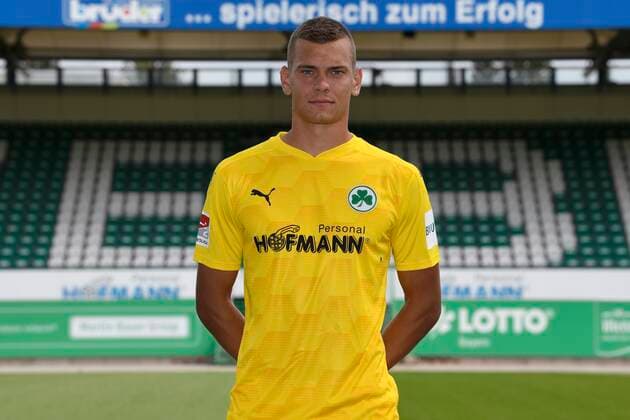 SpVgg Spielvereinigung Greuther Fürth ( Kleeblatt ) - Saison 2020 2021 - Fototermin Porträttermin - - Leon Schaffran (25, SpVgg Greuther Fürth ) Einzelbild Einzelfoto Portrait Porträt Kopfbild