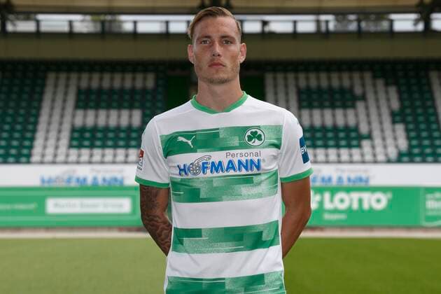 SpVgg Spielvereinigung Greuther Fürth ( Kleeblatt ) - Saison 2020 2021 - Fototermin Porträttermin - - David Raum (22, SpVgg Greuther Fürth ) Einzelbild Einzelfoto Portrait Porträt Kopfbild