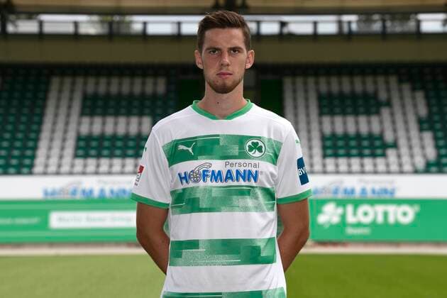 SpVgg Spielvereinigung Greuther Fürth ( Kleeblatt ) - Saison 2020 2021 - Fototermin Porträttermin - - Anton Stach (24, SpVgg Greuther Fürth ) Einzelbild Einzelfoto Portrait Porträt Kopfbild