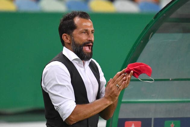 Hasan SALIHAMIDZIC (Sportvorstand Bayern Muenchen), klastcht Applaus,applaudiert, Einzelbild,angeschnittenes Einzelmotiv, Halbfigur,halbe Figur. Fussball Champions League, Halbfinale, Olympique Lyon - FC Bayern Muenchen (M) 0-3, am 19.08.2020 im Estadio Jose Alvalade in Lissabon Portugal. FOTO: Frank Hoermann SVEN SIMON Pool NO use of any use photographs as image sequences and or quasi-video Editorial Use ONLY National and International News Agencies OUT