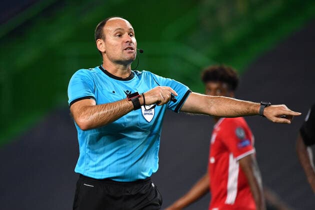 Schiedsrichter Antonio Mateu Lahoz (ESP). Fussball Champions League, Halbfinale, Olympique Lyon - FC Bayern Muenchen (M) 0-3, am 19.08.2020 im Estadio Jose Alvalade in Lissabon Portugal. FOTO: Frank Hoermann SVEN SIMON Pool NO use of any use photographs as image sequences and or quasi-video Editorial Use ONLY National and International News Agencies OUT