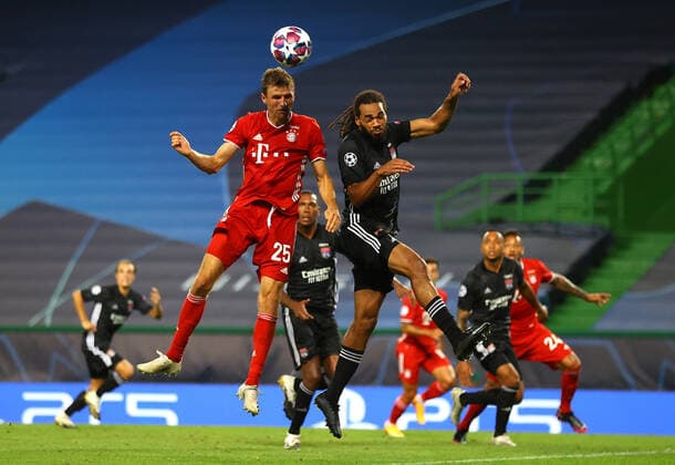 FOOTBALL : Bayern Munich vs Olympique Lyonnais - 1 2 - Phase finale - UEFA Ligue des Champions - Final 8 - Lisbonne - 19 08 2020 LISBON, PORTUGAL - AUGUST 19: Thomas Mueller of Bayern Munich and Bertrand Traore of Olympique Lyonnais battle for a header during the UEFA Champions League Semi Final match between Olympique Lyonnais and Bayern Munich at Estadio Jose Alvalade on August 19, 2020 in Lisbon, Portugal. Lisbonne Portugal