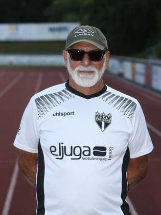 Betreuer Mustafa Günbele . Fototermin SGV Freiberg 2020-2021 . Freiberg, GER, 10.08.2020 ,Fussball Oberliga Baden-Württemberg 2019 2020 .