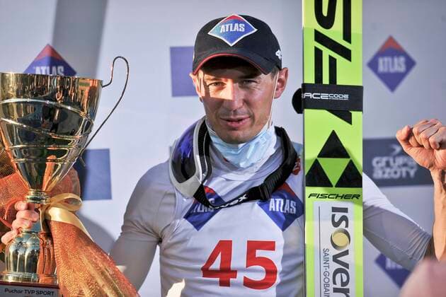 Bilder des Jahres 2020, Sport 08 August Sport Themen der Woche KW34 Sport Bilder des Tages 2020.08.21 Wisla Skoki narciarskie Sezon 2020 FIS Letnie Grand Prix w skokach narciarskich Wisla 2020 N z Kamil Stoch, radosc, zwyciezca, zwyciestwo, lider, pierwsze miejsce, puchar, trofeum, wygrana Foto Marcin Bulanda PressFocus 2020.08.21 Wisla FIS Ski jumping, Skispringen, Ski, nordisch Grand Prix Season 2020 FIS Letnie Grand Prix w skokach narciarskich Wisla 2020 Kamil Stoch, radosc, zwyciezca, zwyciestwo, lider, pierwsze miejsce, puchar, trofeum, wygrana Credit: Marcin Bulanda PressFocus NEWSPIX.PL --- Newspix.pl  20200821PF_MB279